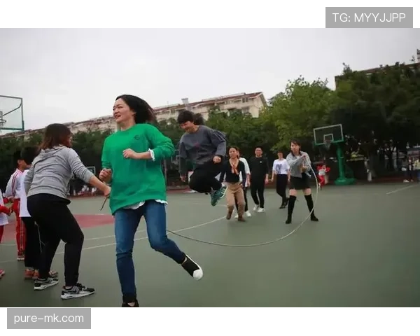 海伦芬强势推进比赛节奏，稳步迈向胜利